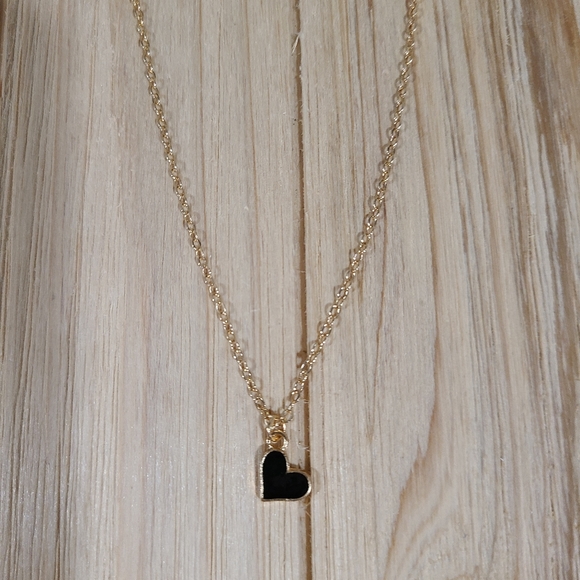 🖤🖤BACK IN STOCK🖤🖤Black Hanging Heart Necklace on a GOLD Necklace 🖤🖤 - Picture 11 of 11
